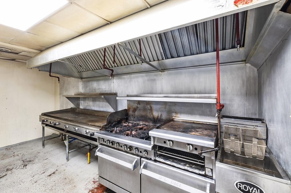 390 Main St, Fairhaven MA 02719-3485 exterior