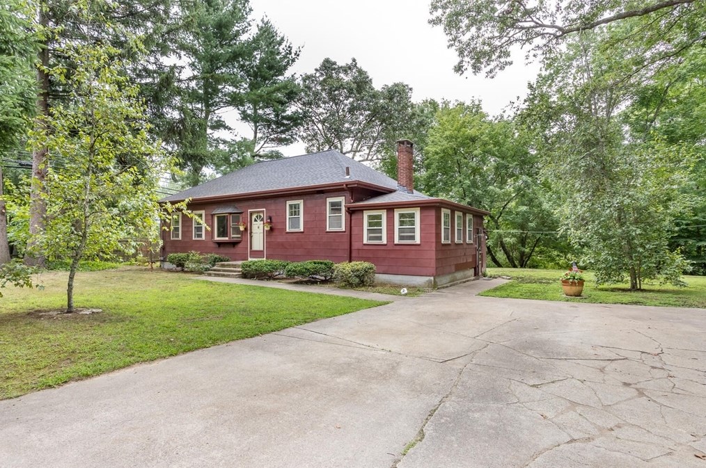 2 Hitching Post Dr, Walpole, MA 02081