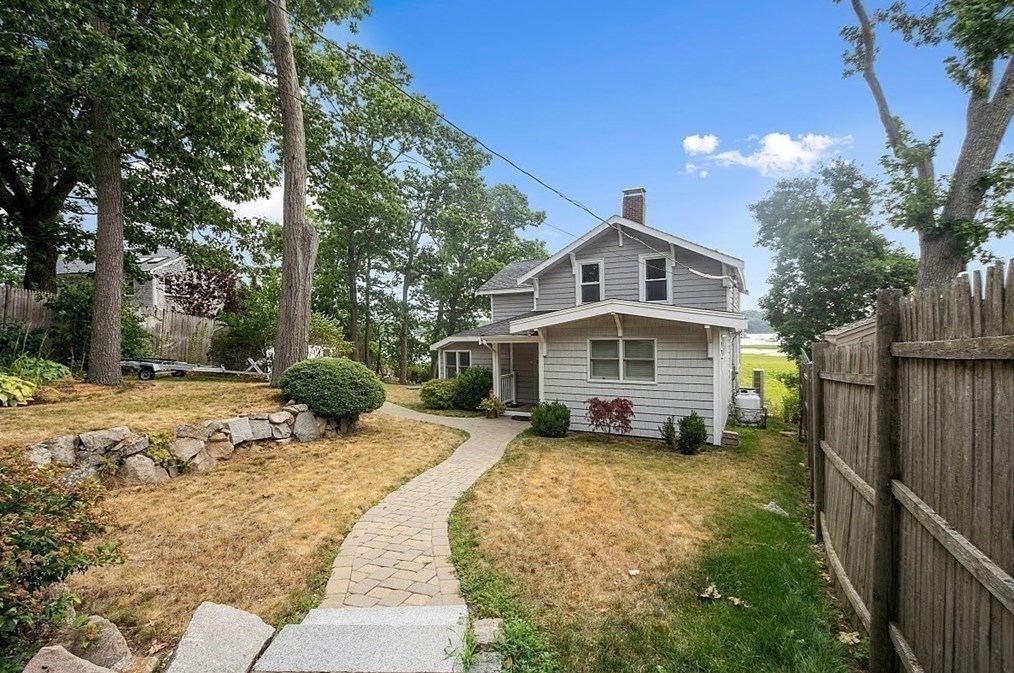17 Stanwood Pt, Gloucester MA  01930-2448 exterior