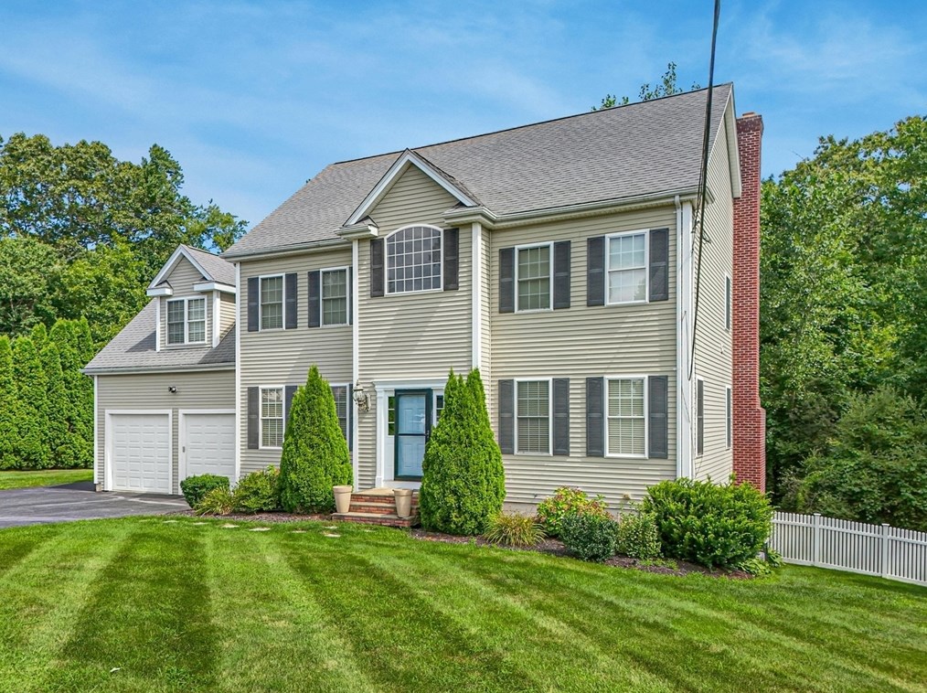 8 Selma Cir, Milford, MA 01757