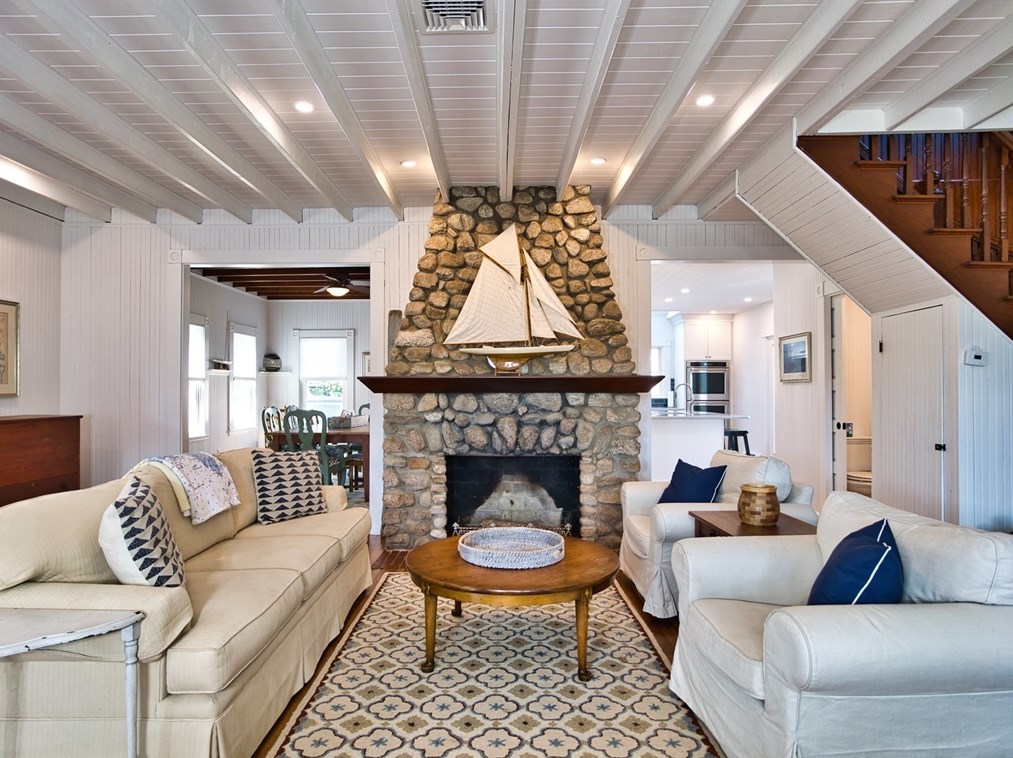 86 Degaris Ave, Dartmouth MA  02748-1550 exterior