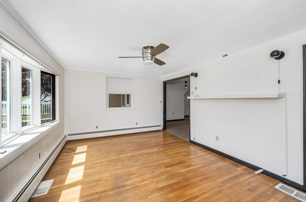 64 Russell St, Lowell, MA 01852