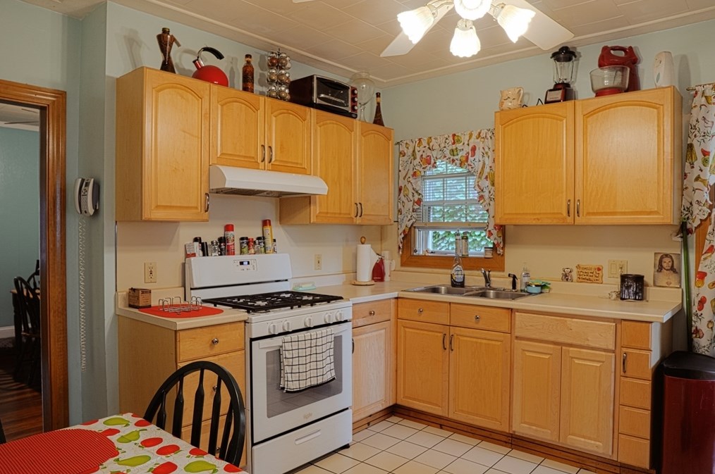 48 Shawmut St, Chelsea, MA 02150