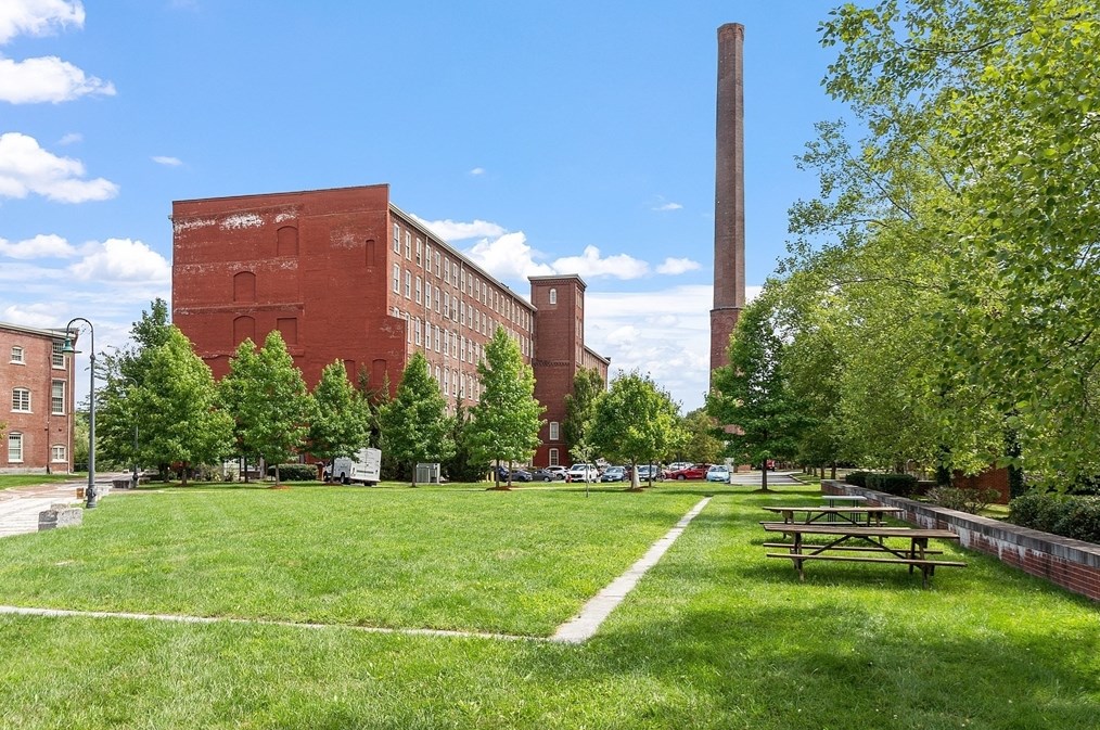 52 Lawrence Dr #m614, Lowell, MA 01854