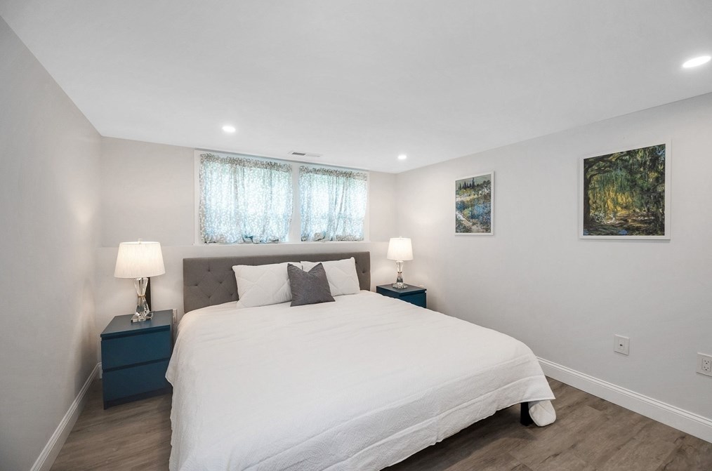 55 Rhoda St, Tewksbury MA  01876-2921 exterior