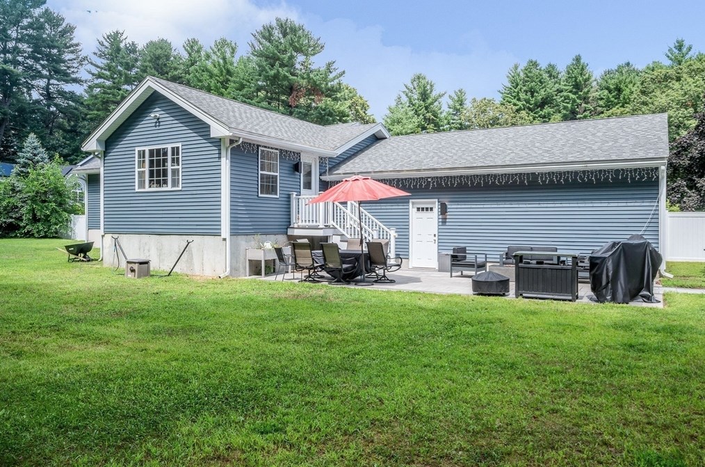 55 Rhoda St, Tewksbury MA  01876-2921 exterior