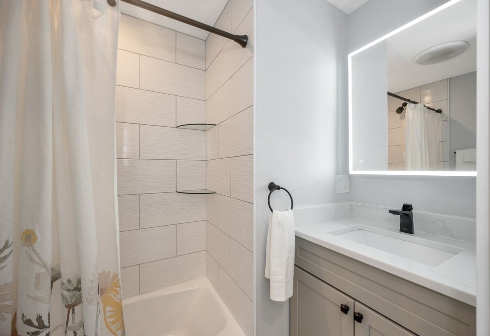 55 Rhoda St, Tewksbury MA  01876-2921 exterior