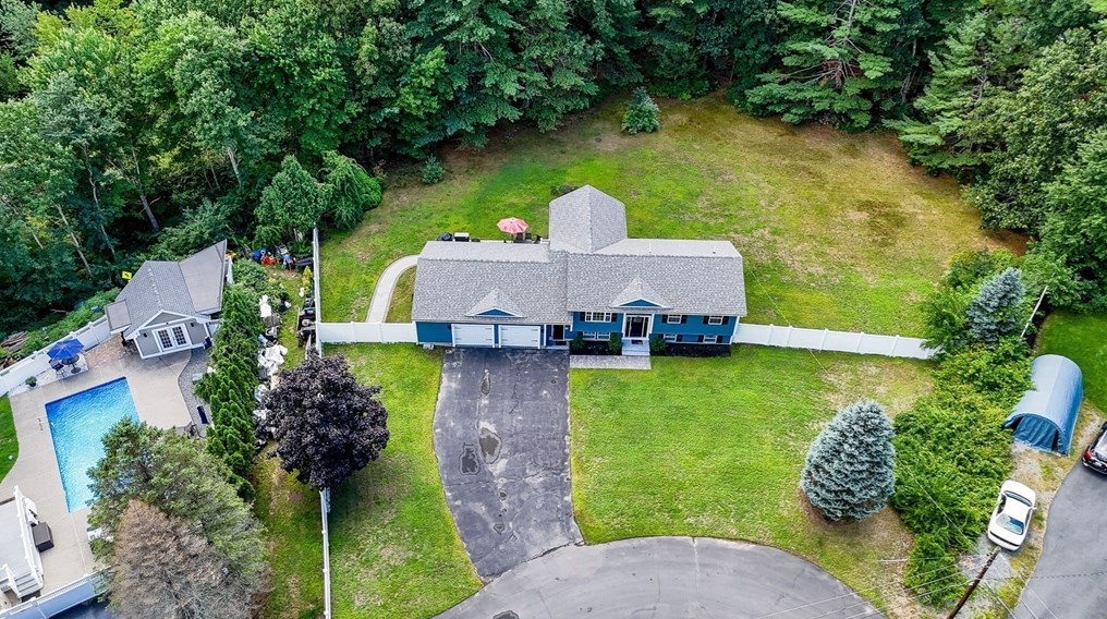 55 Rhoda St, Tewksbury MA  01876-2921 exterior