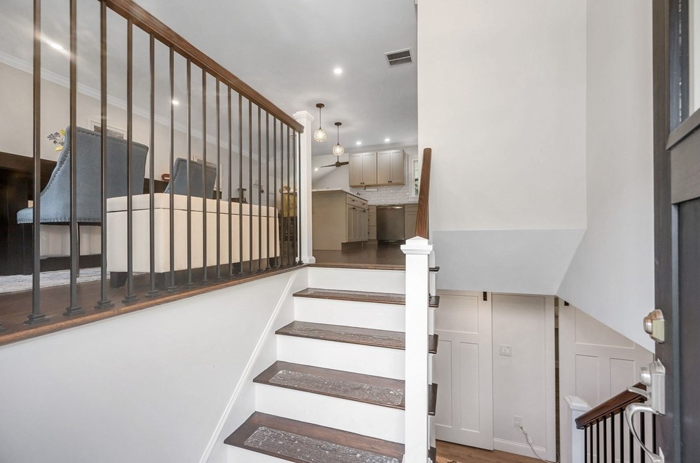 55 Rhoda St, Tewksbury MA  01876-2921 exterior