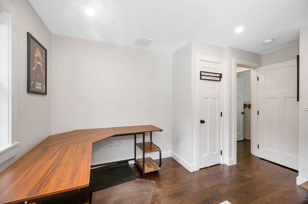 55 Rhoda St, Tewksbury MA  01876-2921 exterior