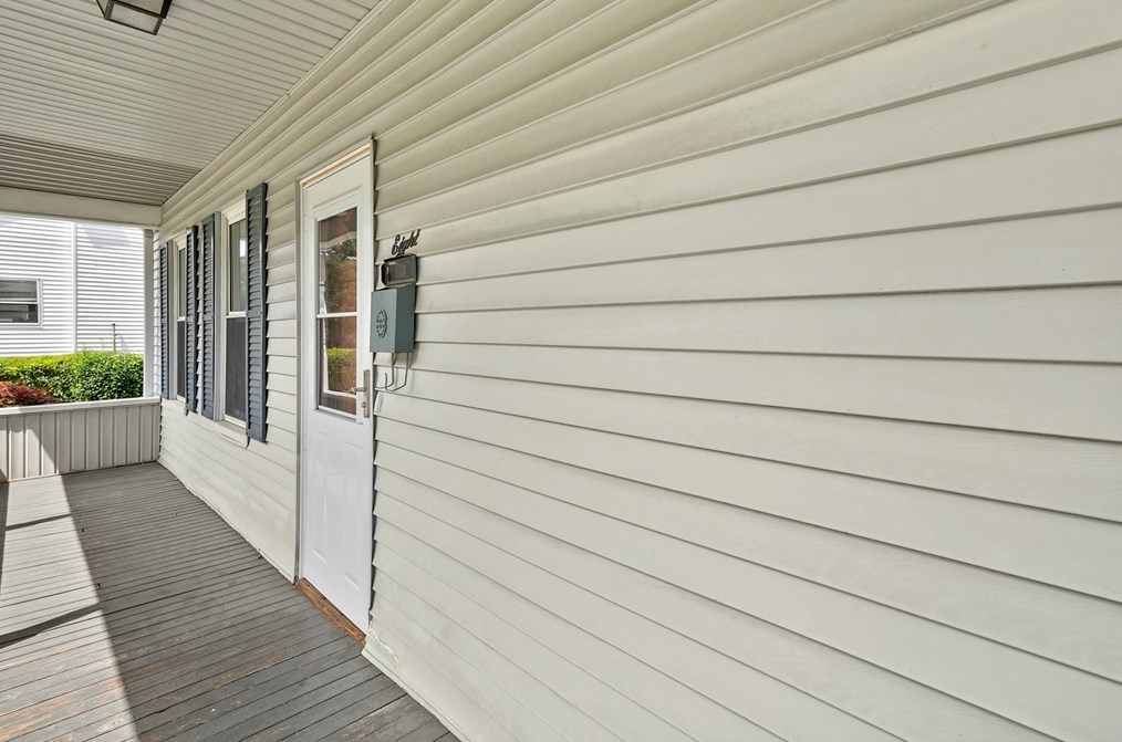 8 Royal Rd, Worcester, MA 01603