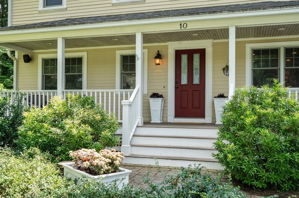 10 Joseph St, Andover, MA 01810