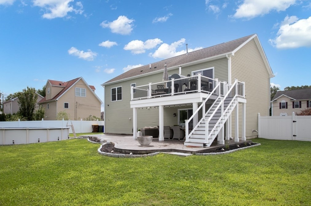 214 Lynwood St, Fall River MA  02721-2108 exterior