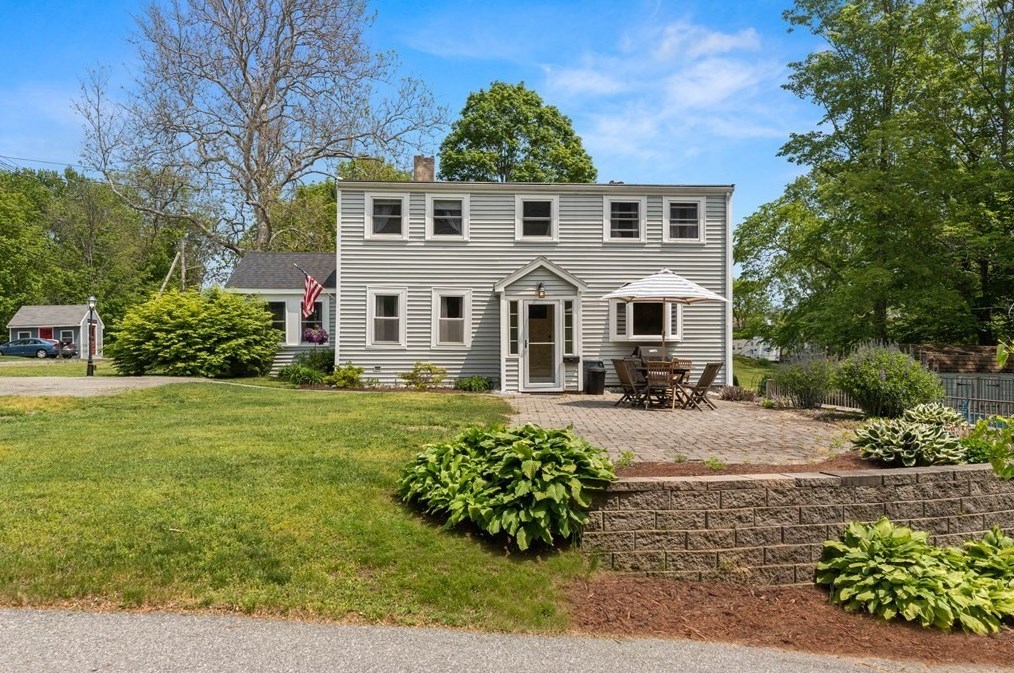 38 Elm St, Georgetown, MA 01833