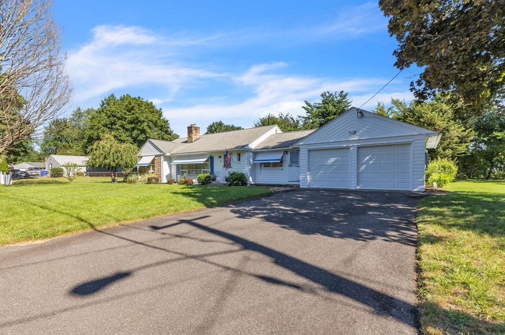 18 Charlton St, Springfield, MA 01119