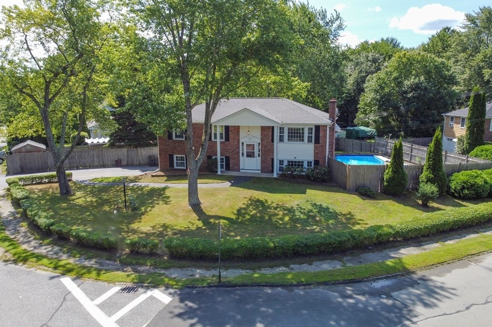 71 Plymouth Rd, Bellingham, MA 02019