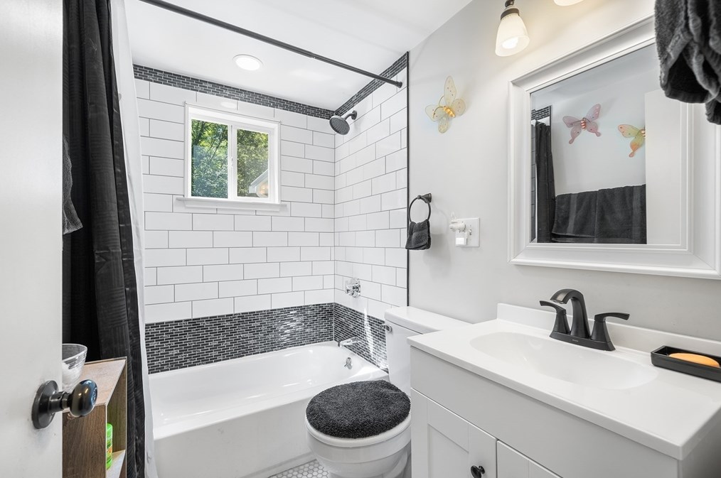 154 Auburn St, Whitman MA  02382-2310 exterior