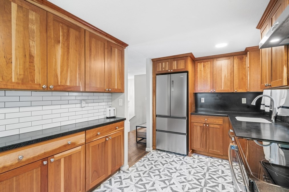 154 Auburn St, Whitman MA  02382-2310 exterior