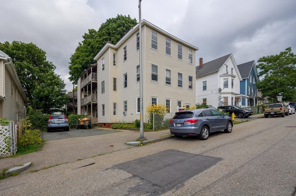 11 Jefferson St, Worcester, MA 01604
