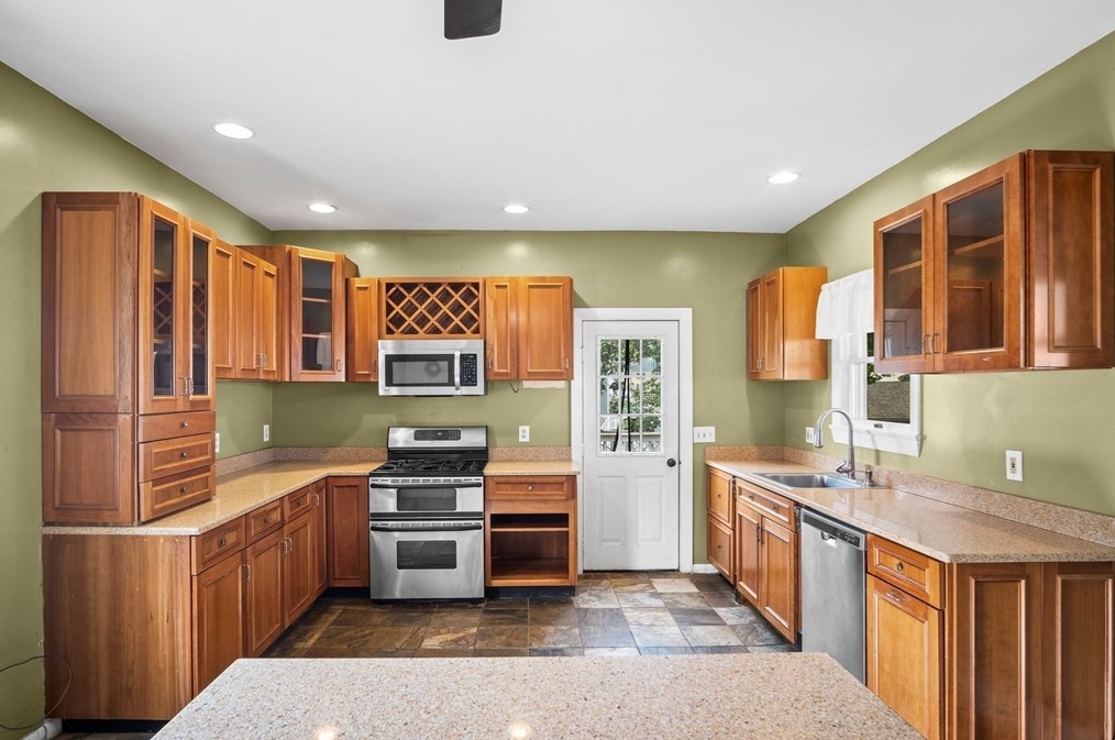 31 Chestnut St, Woburn, MA 01801