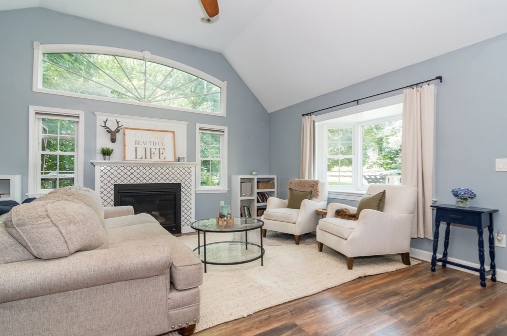 93 Mill St, Natick, MA 01760-3271