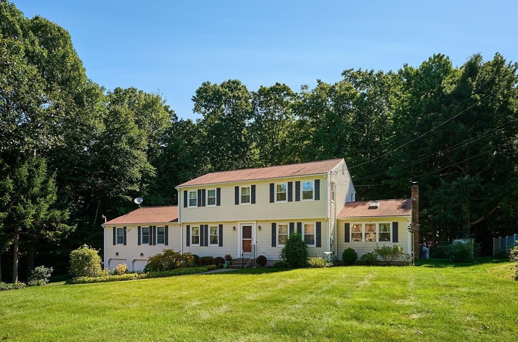 4 Cheryl Ln, Southampton, MA 01073