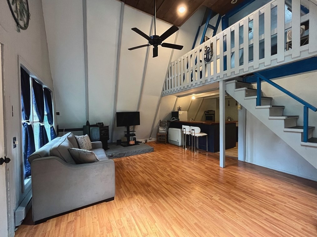 10 Crestwood Rd, Brimfield, MA 01010