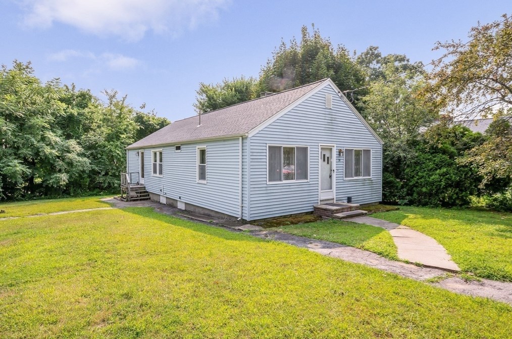 74 Hillcrest Rd, Dracut, MA 01826 exterior
