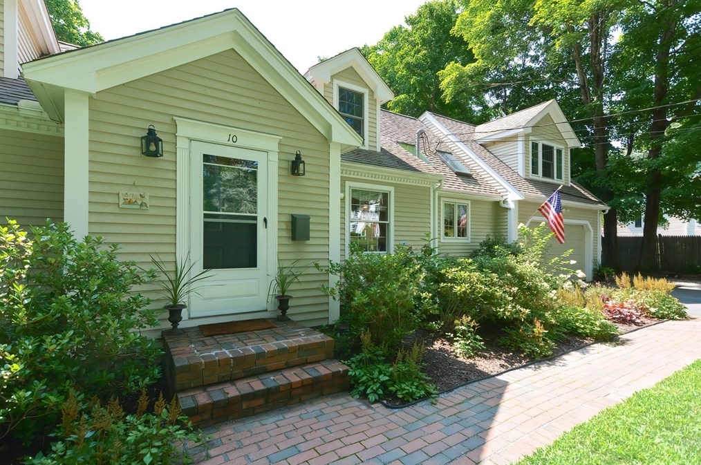 10 Pike St, Hopkinton, MA 01748