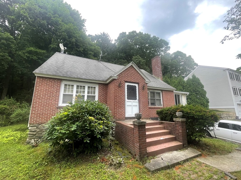 30 Beechmont St, Worcester, MA 01609