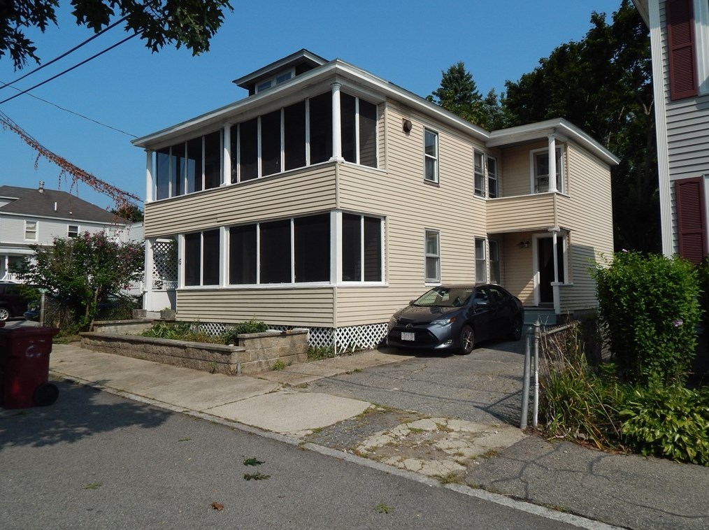 15 Jordan St, Lowell, MA 01854