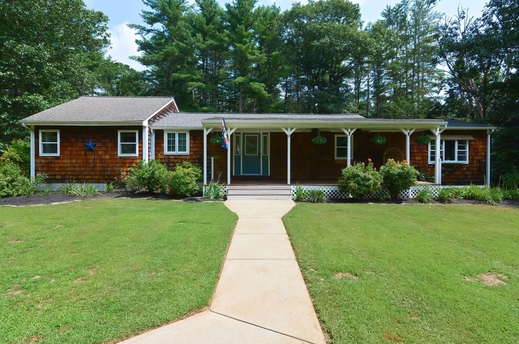 228 South St, Douglas, MA 01516