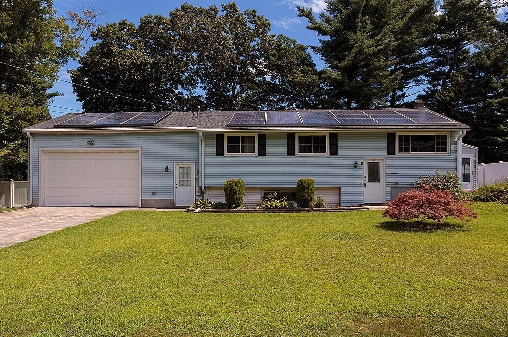 8 Leonard Dr, Southborough, MA 01772