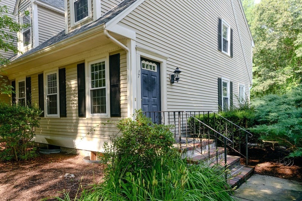 17 Morgan Ln #17, Norton, MA 02766