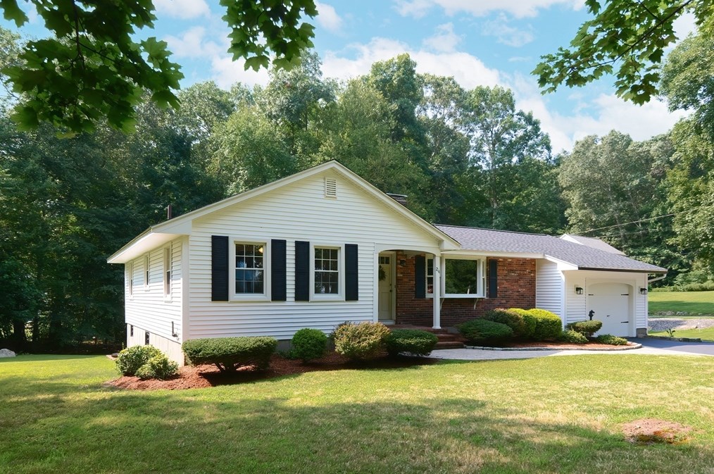 214 High St, Uxbridge, MA 01569