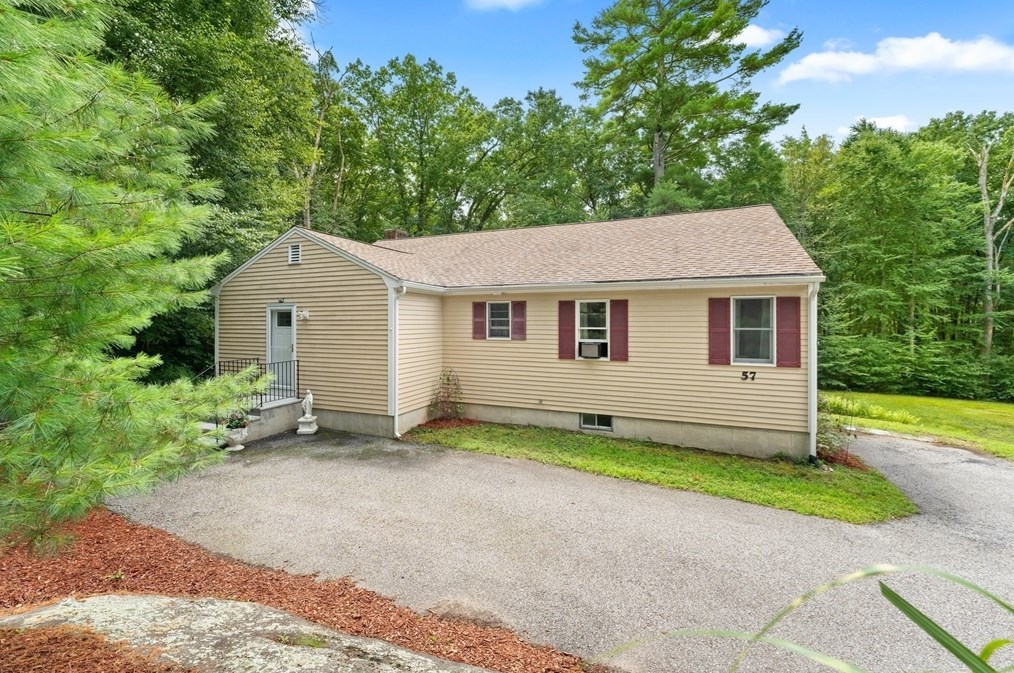 57 Milford St, Upton, MA 01568