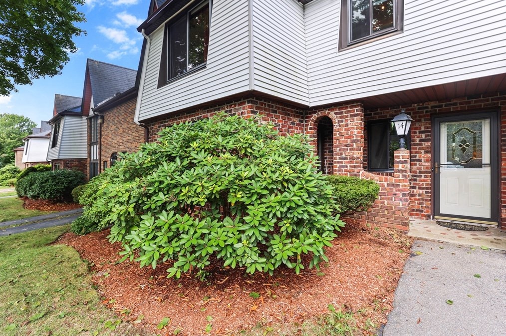 14 Cobblestone Ln #14, Worcester, MA 01606