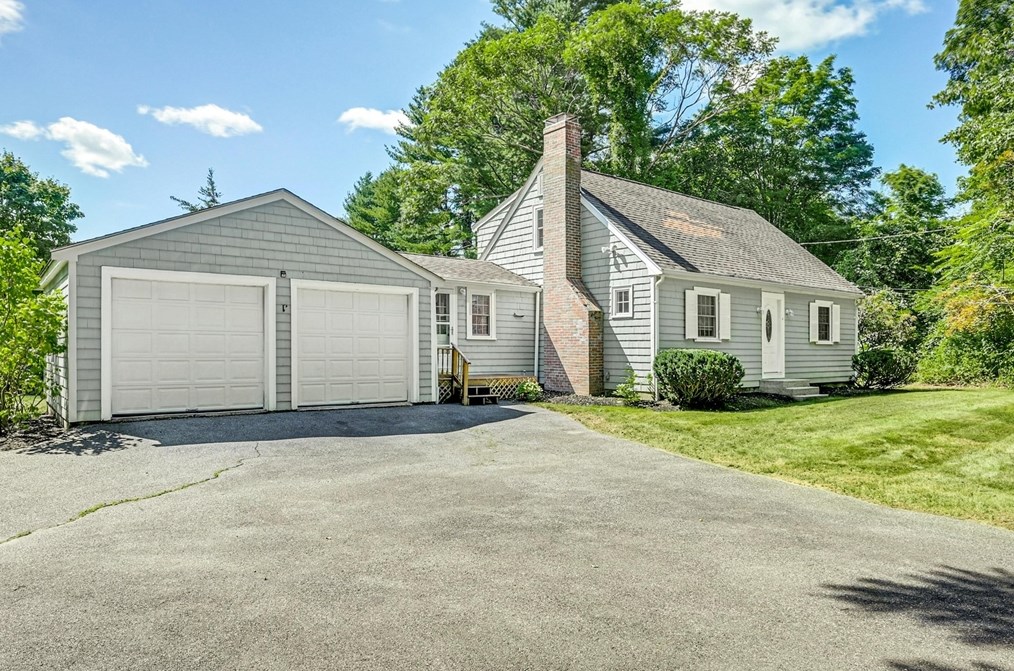 4 Linden St, Hopkinton, MA 01748