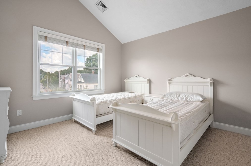 56 Beacon St, Watertown MA 02472-2748 exterior