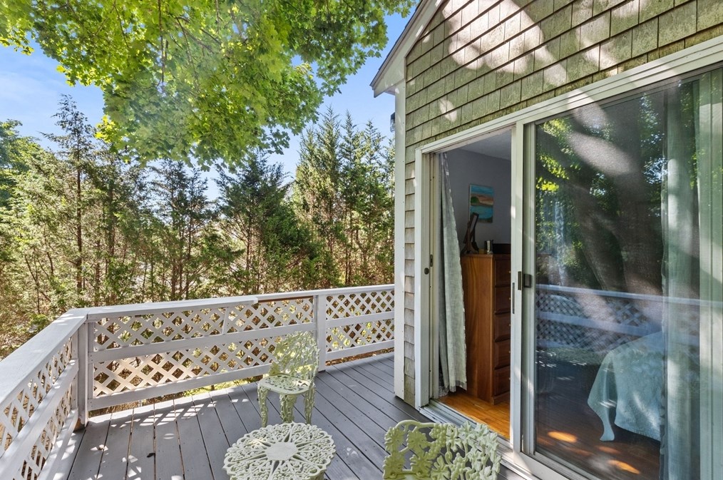 75 Standish Ave, Plymouth MA 02360-4125 exterior