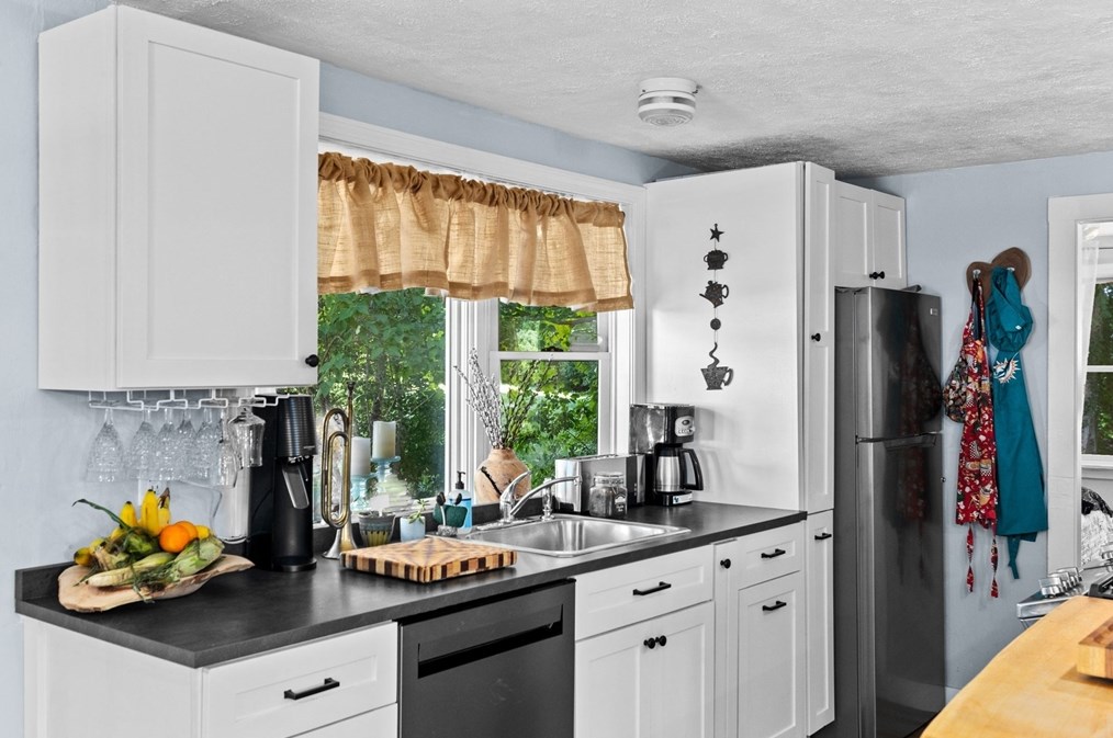 75 Standish Ave, Plymouth MA 02360-4125 exterior