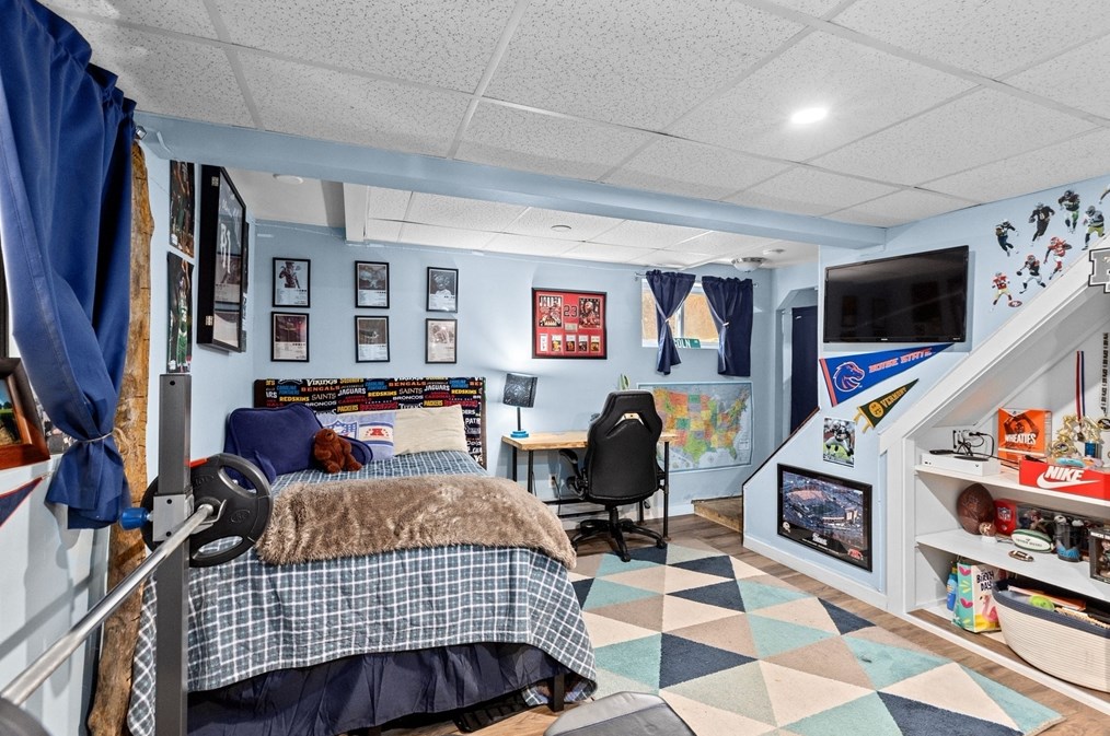 75 Standish Ave, Plymouth MA 02360-4125 exterior