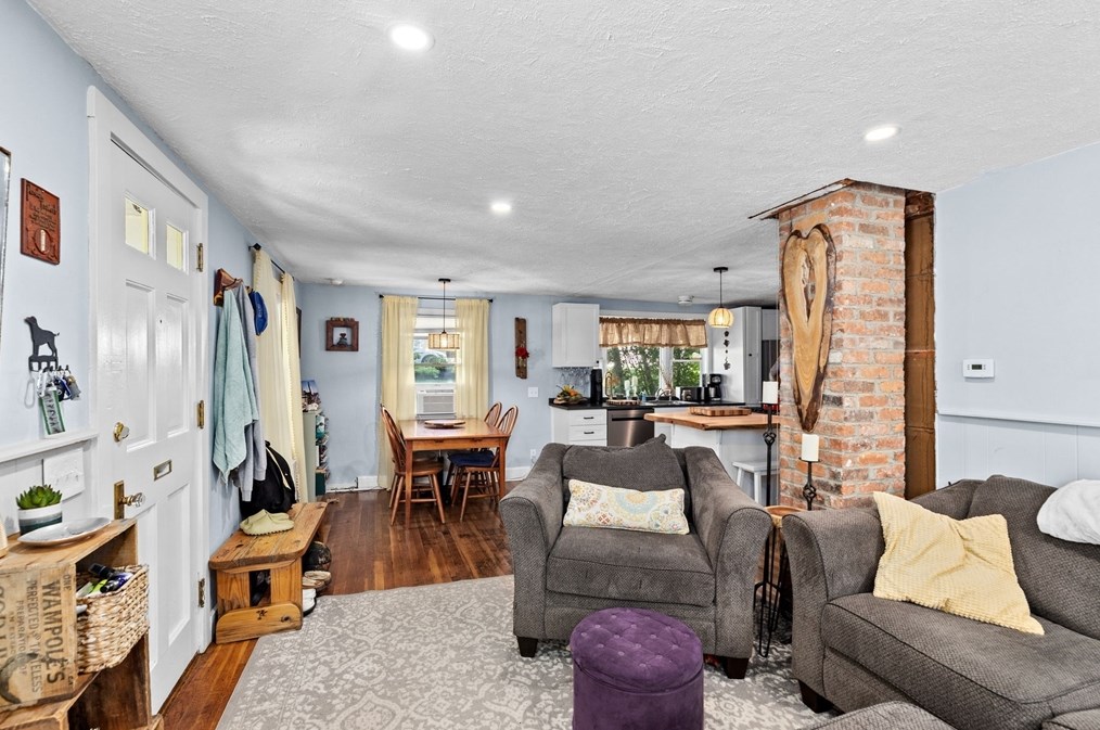 75 Standish Ave, Plymouth MA 02360-4125 exterior