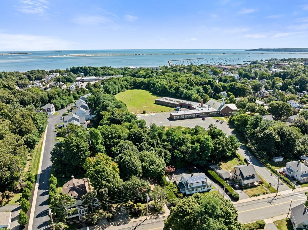 75 Standish Ave, Plymouth MA 02360-4125 exterior