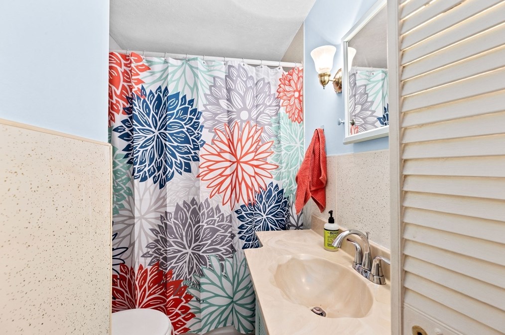 75 Standish Ave, Plymouth MA 02360-4125 exterior