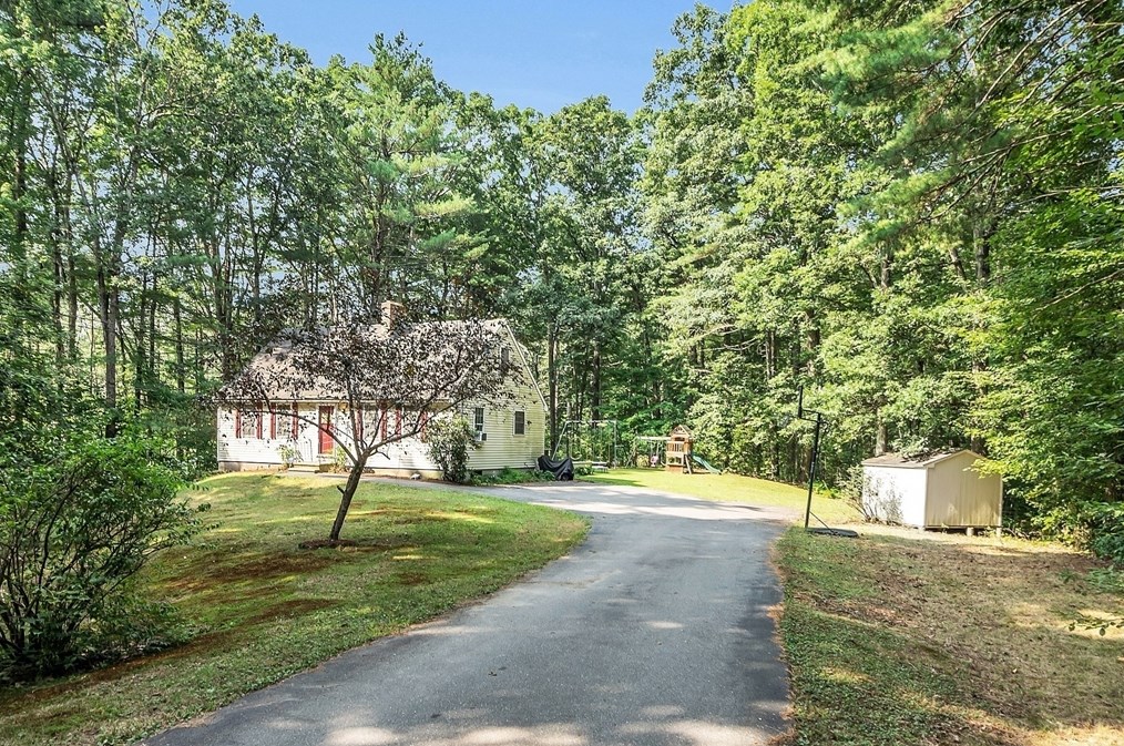 548 Reservoir Rd, Lunenburg, MA 01462
