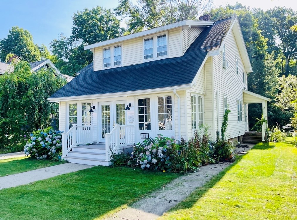 13 Glenwood Cir, Springfield, MA 01106