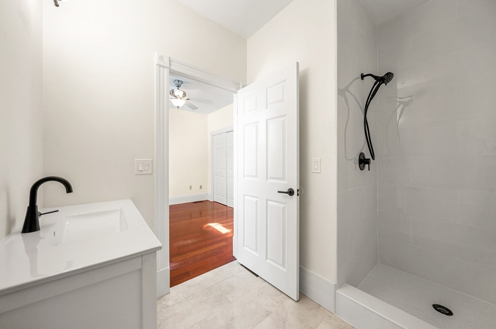 34 Spring St, Cambridge MA  02141-1717 exterior