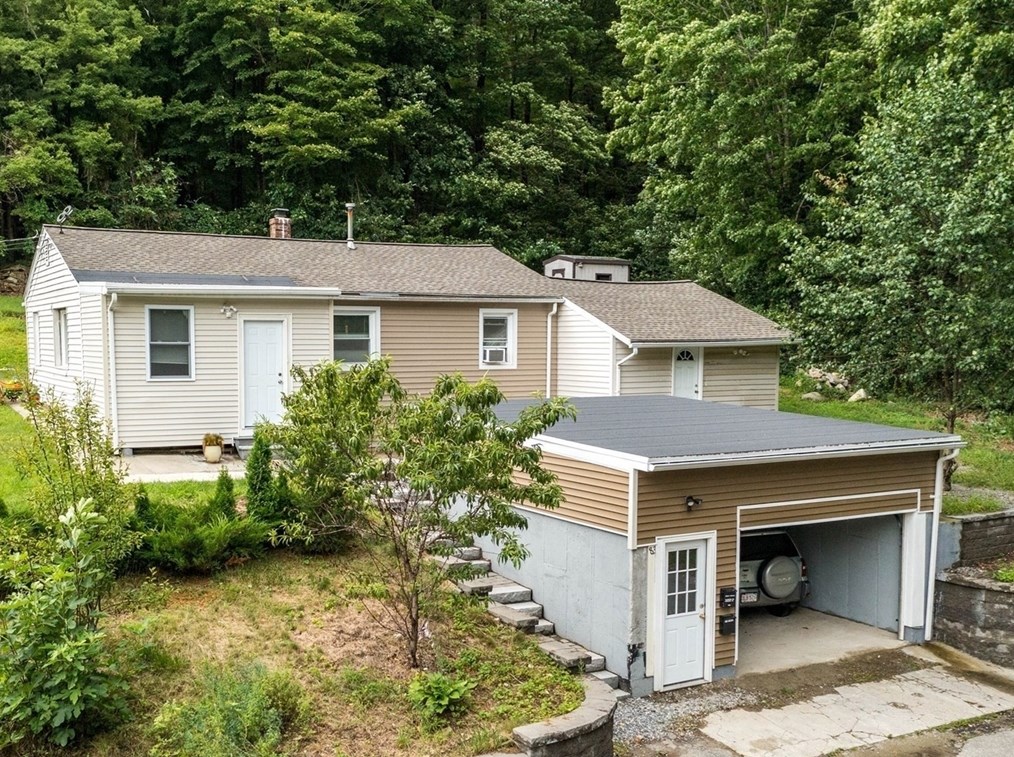 83 Chatanika Ave, Worcester, MA 01602