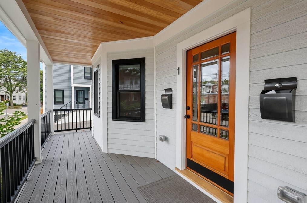 85 Cleveland St, Arlington, MA 02474-6935